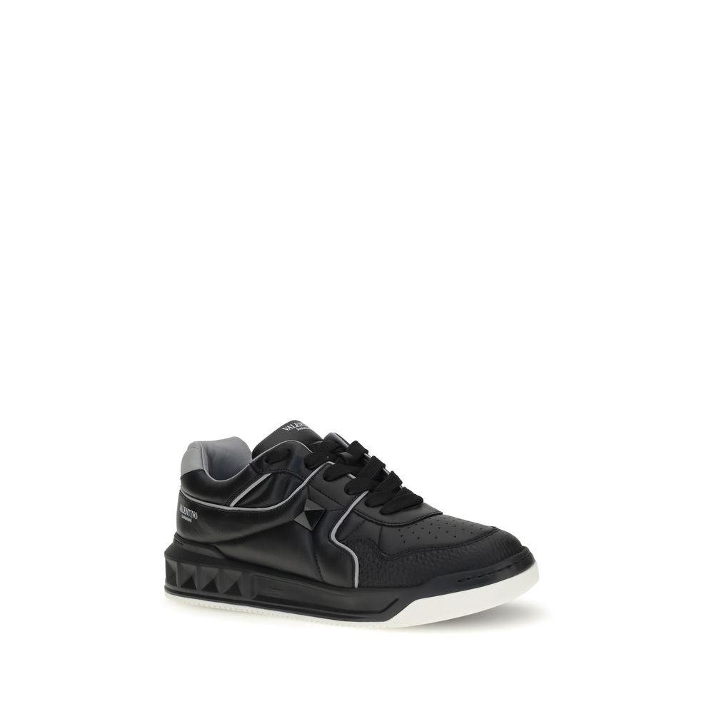 Valentino Garavani Schwarze Low-Top-Sneaker aus Kalbsleder Bos Taurus