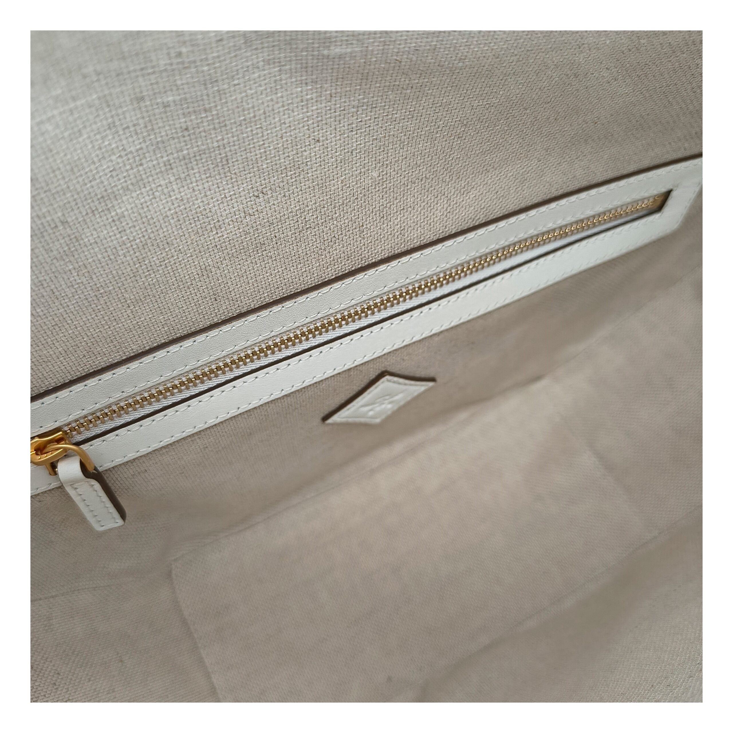 MCM Beigefarbene Raffiabag mit Schulterriemen